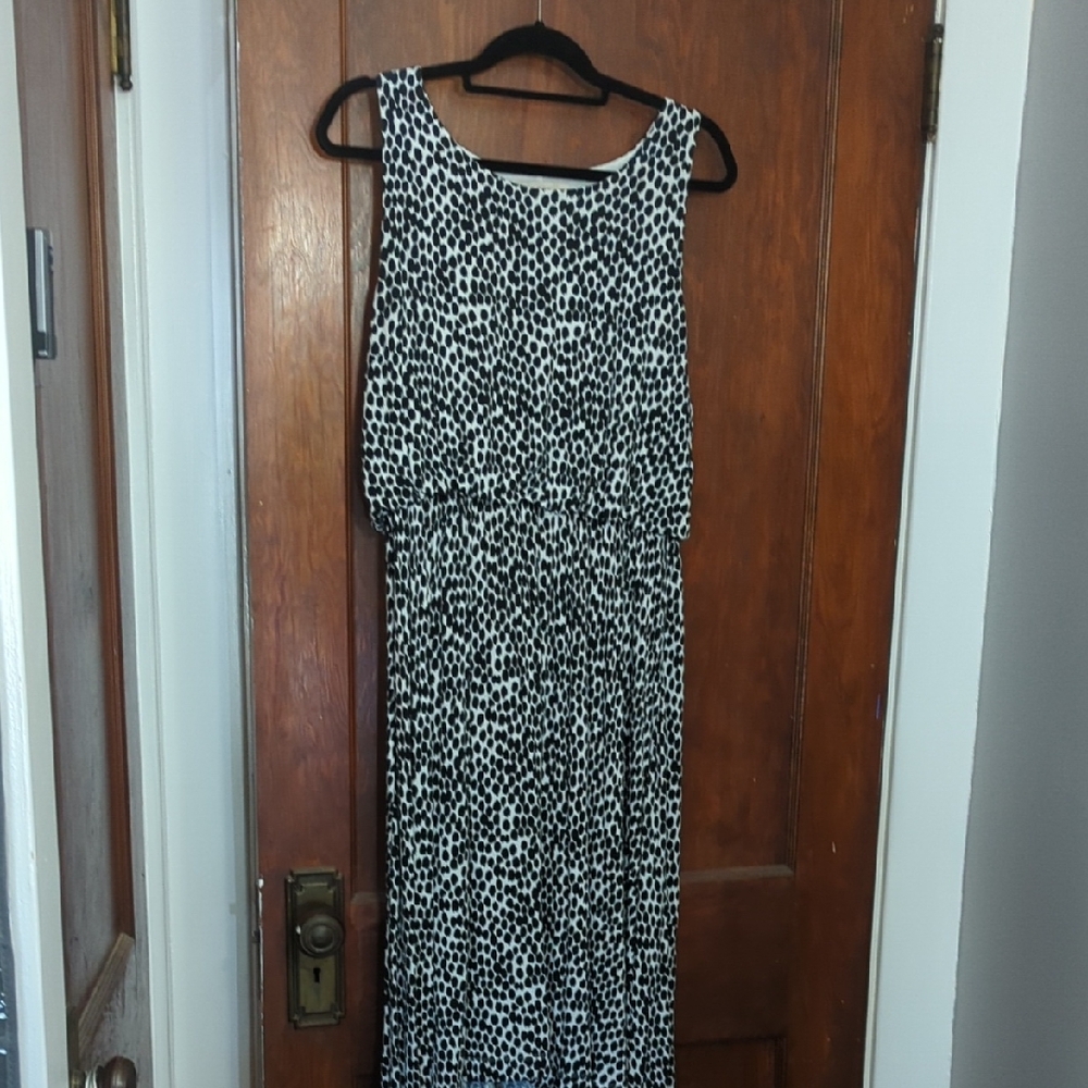 LOFT Black and White Sleeveless Maxi Sundress